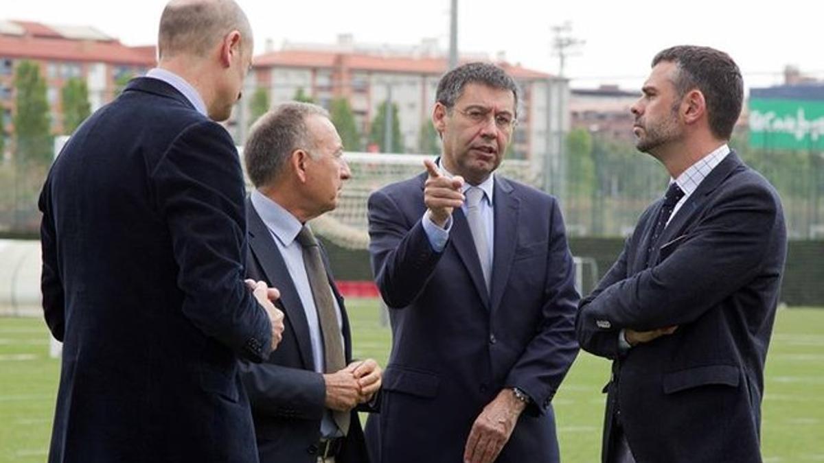 Bartomeu, junto al alcalde Altoni Poveda y al conseller Santi Vila