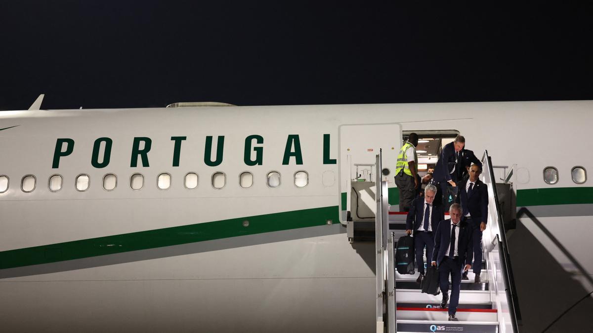 La selección de Portugal, a su llegada a Doha, el viernes por la noche.