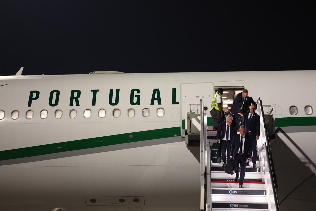La selección de Portugal, a su llegada a Doha, el viernes por la noche.