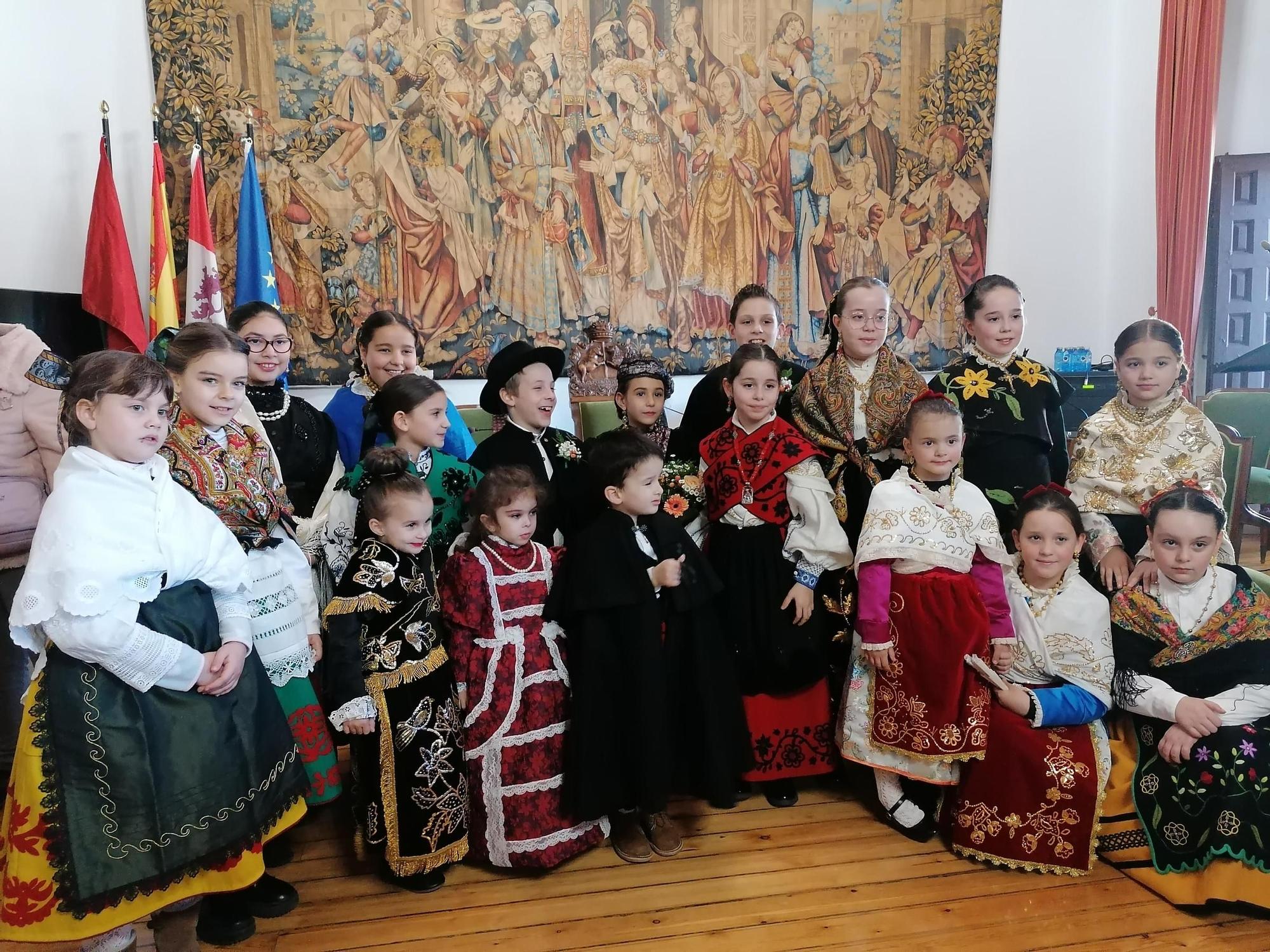 GALERÍA | Toro arropa a los novios en la boda infantil de Carnaval