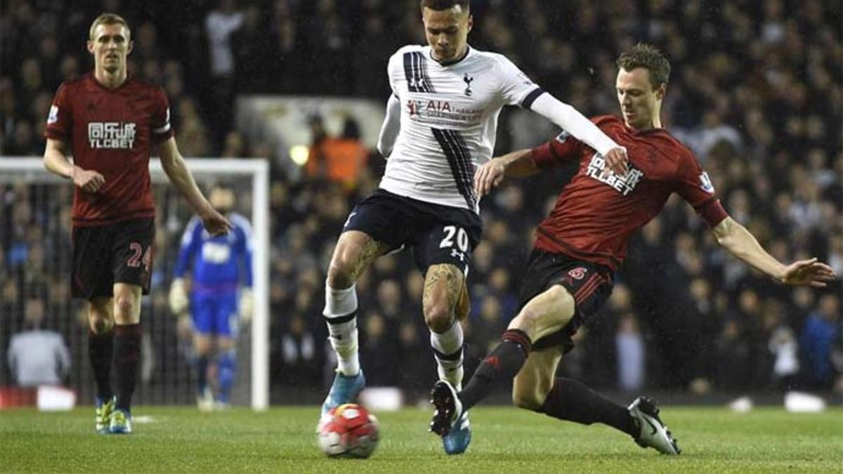 Dele Alli golpeó a un rival el pasado lunes ante el West Brom