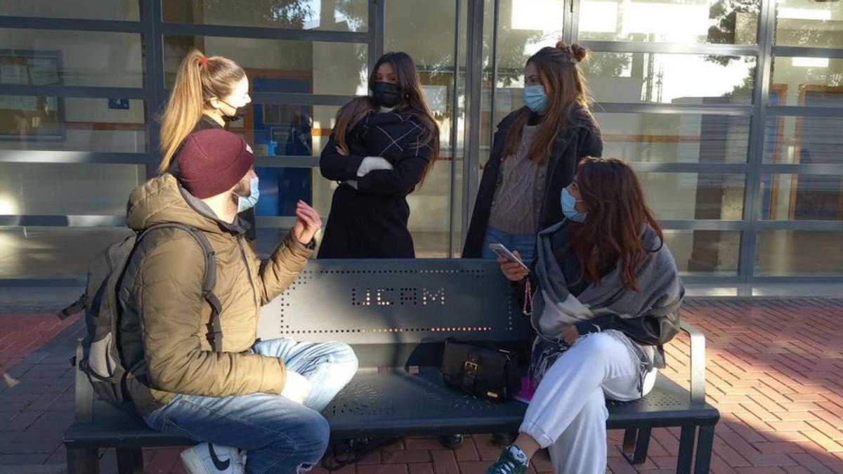 Un grupo de alumnos internacionales en el Campus de UCAM Cartagena