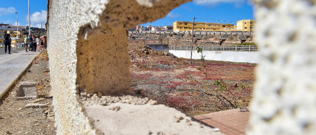 Los alumnos de La Garita estudian entre agujeros, herrumbre y sin wifi