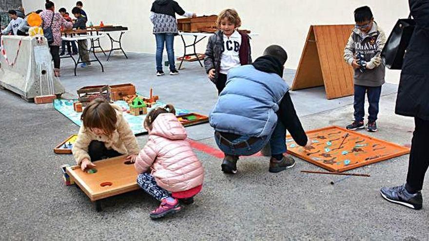 La fira lúdica va arrencar ahir al matí a Sant Antoni.