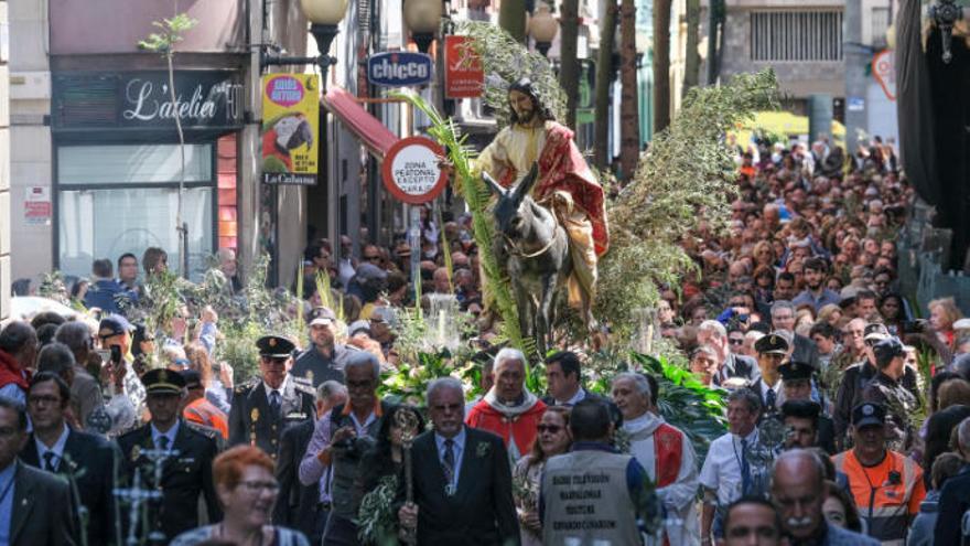 El momento álgido de la procesión de La Burrita en el parque San Telmo