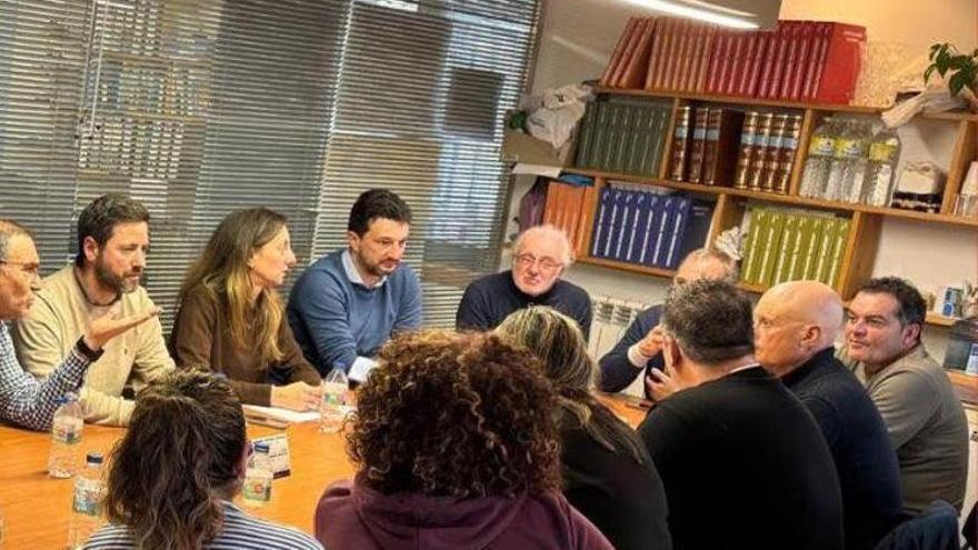 El PSOE conoce las demandas del marisqueo de Cambados