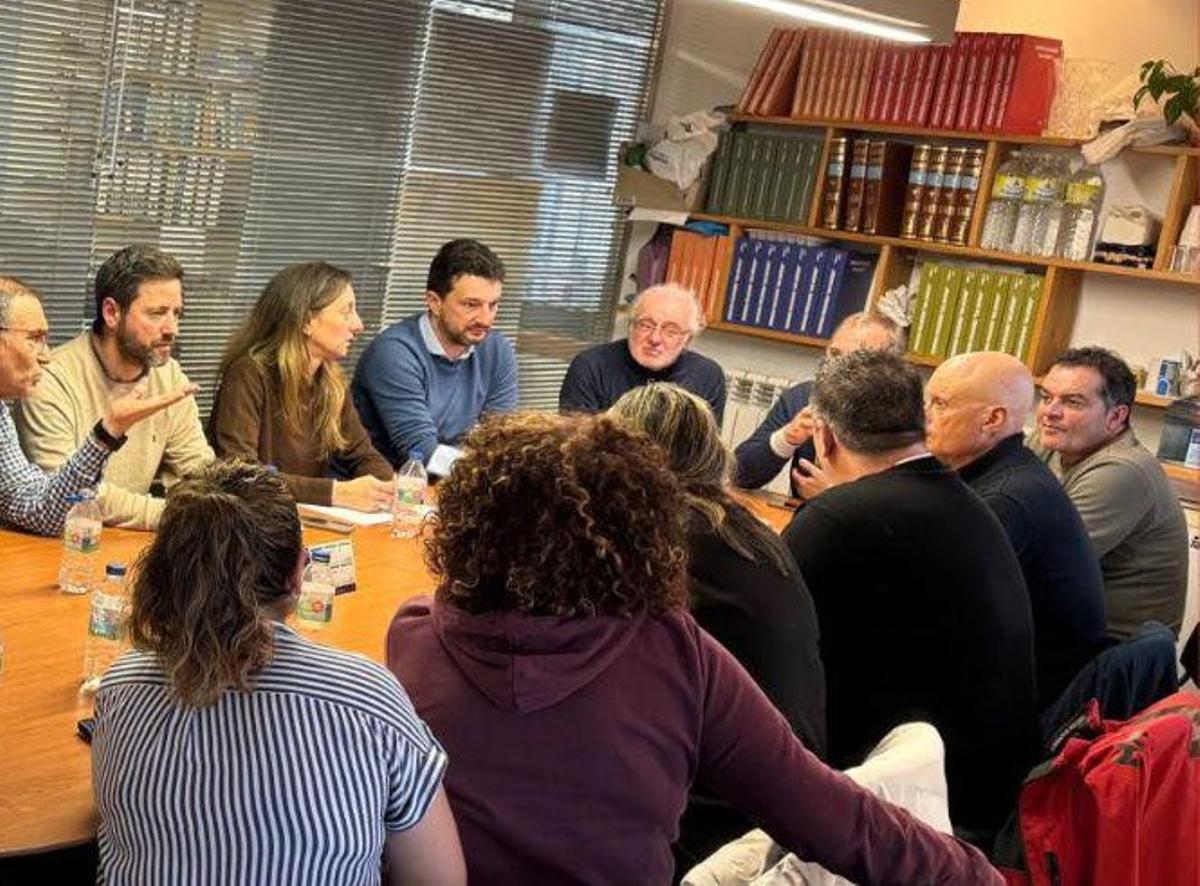 Un momento de la reunión de los socialistas en la cofradía de Cambados.