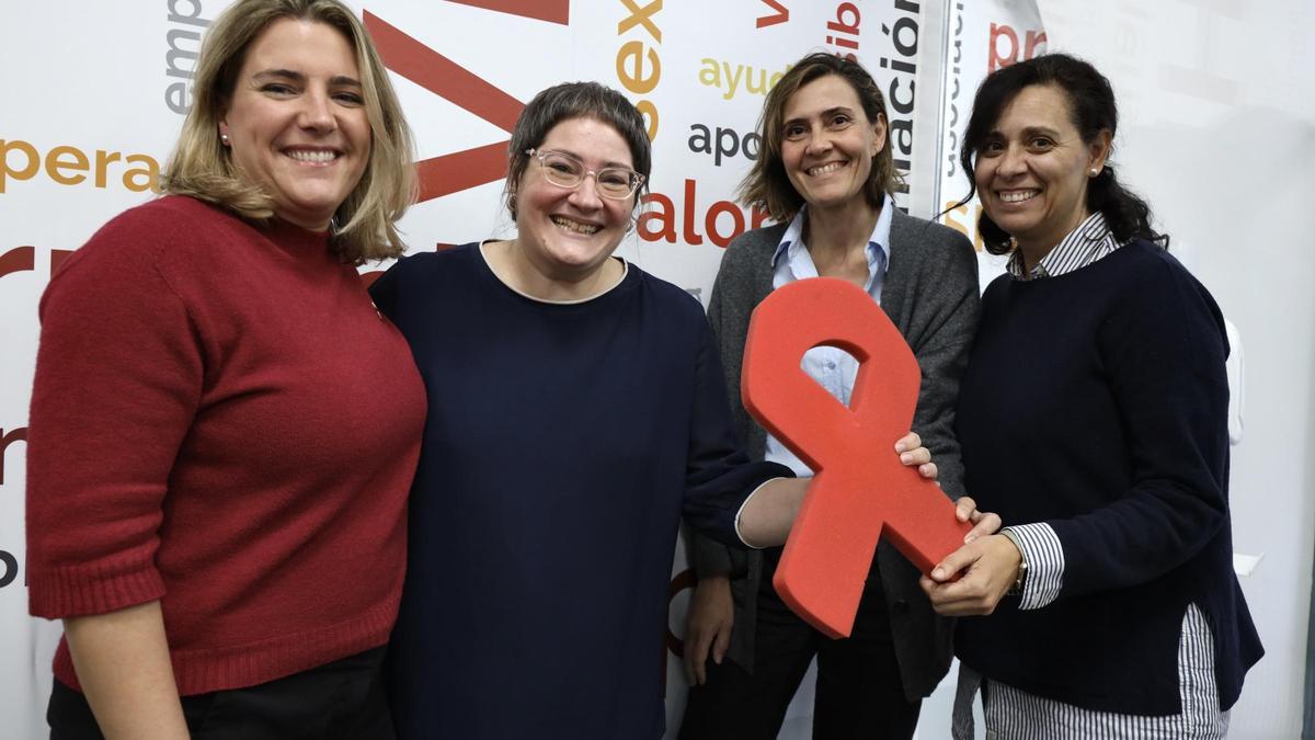 Varias trabajadoras del equipo de Omsida, ayer, en la sede de la asociación en el barrio Delicias.