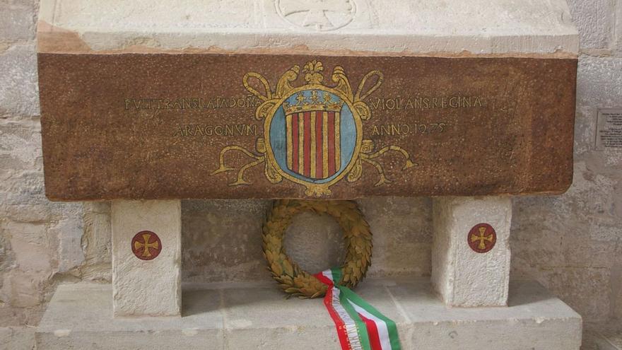 Sepulcro de la reina Violante en el monasterio de Vallbona de les Monges en Lérida.