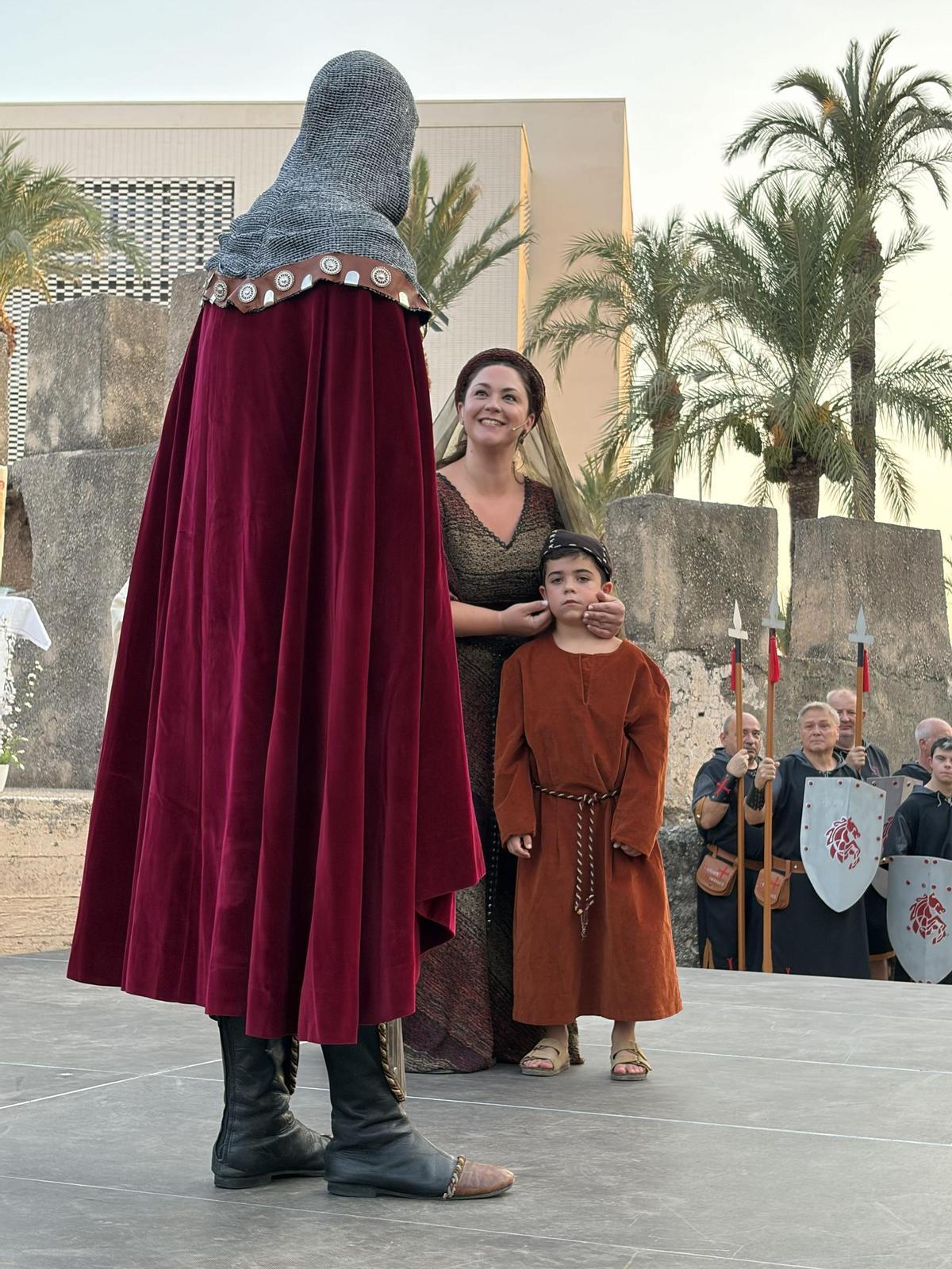Los actores representando una escena de la vida del mocarca Jaume I.