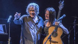 Montse Castellà, con Paco Ibáñez, en Luz de Gas