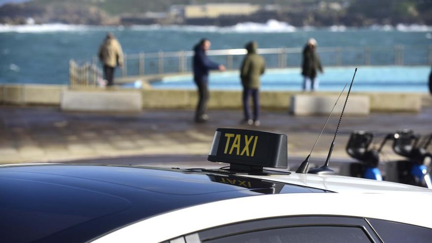 El taxi metropolitano avanza «pouco a pouco» y sin fecha de aplicación