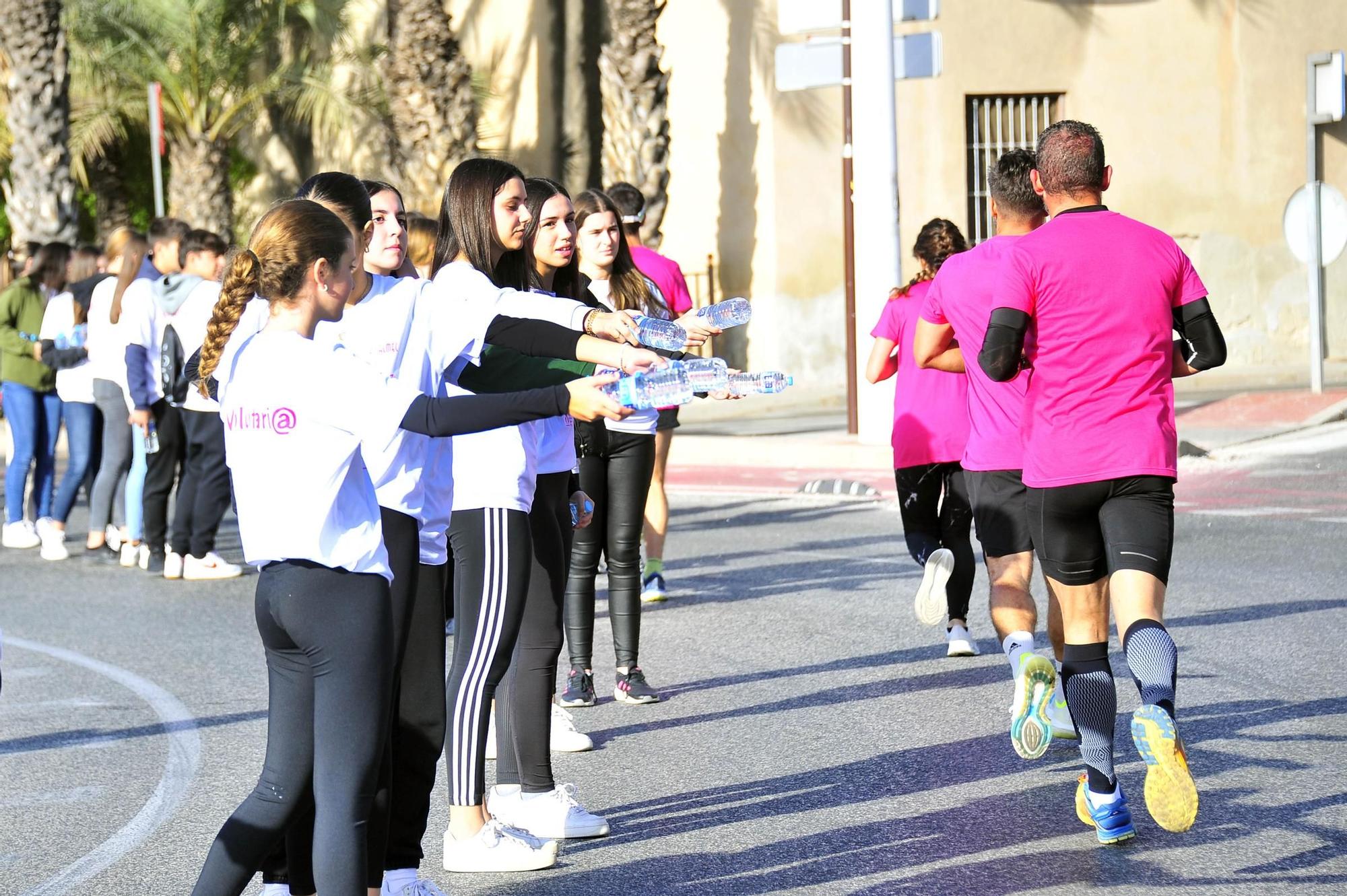 Una marea rosa imparable contra el cáncer de mama en Elche