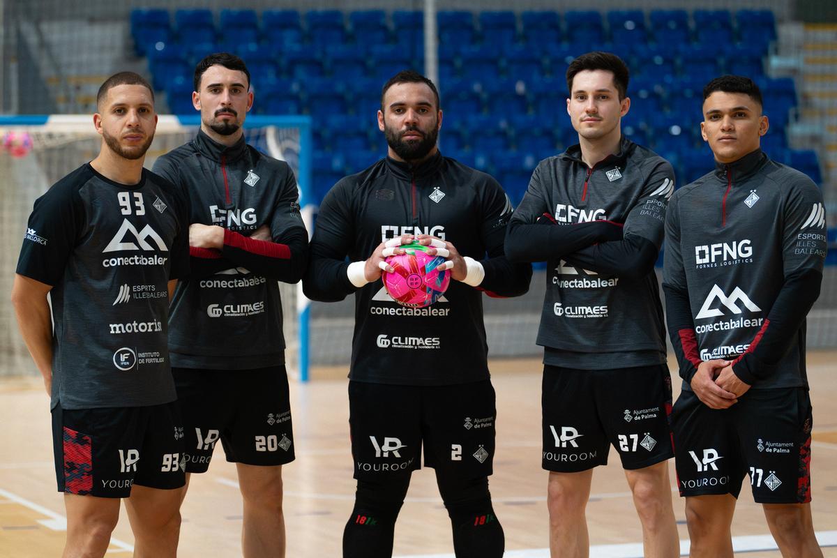 Charuto, Deivão, Dennis, Ernesto y Mateus Maia posan en Son Moix