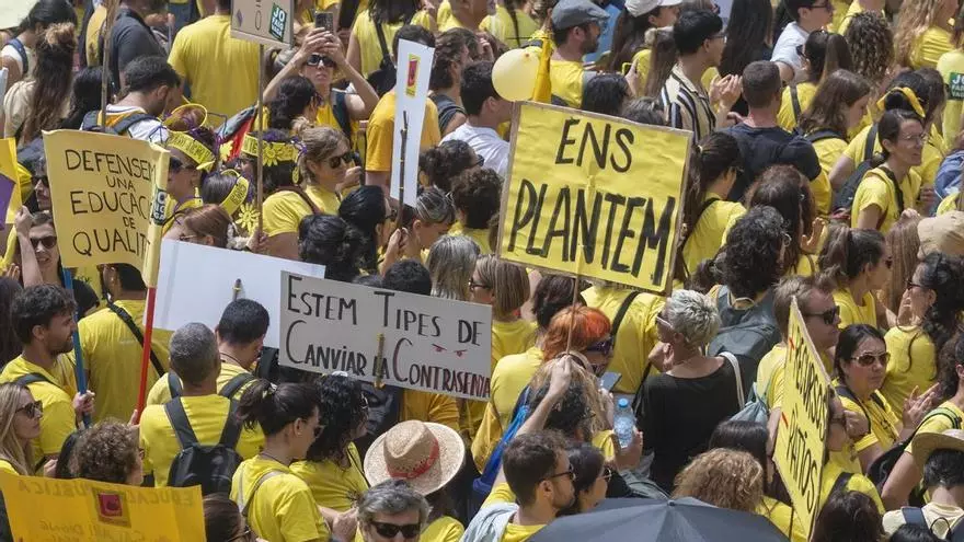 El Govern se abre a estudiar una mejora salarial para el profesorado tras una primera reunión sin acuerdo