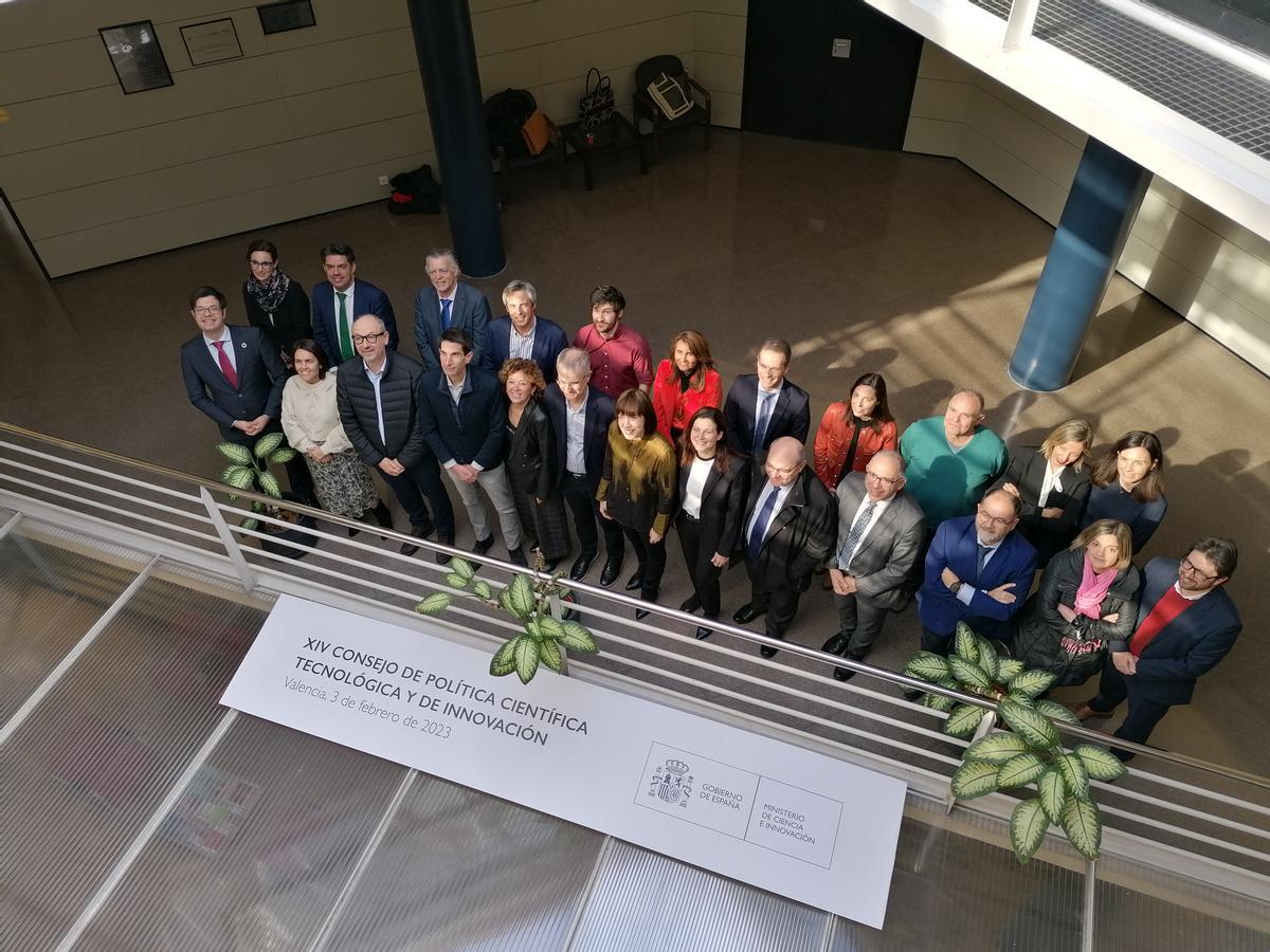 La foto de familia de la reunión de Morant, en el centro, con los responsables autonómicos de Ciencia.