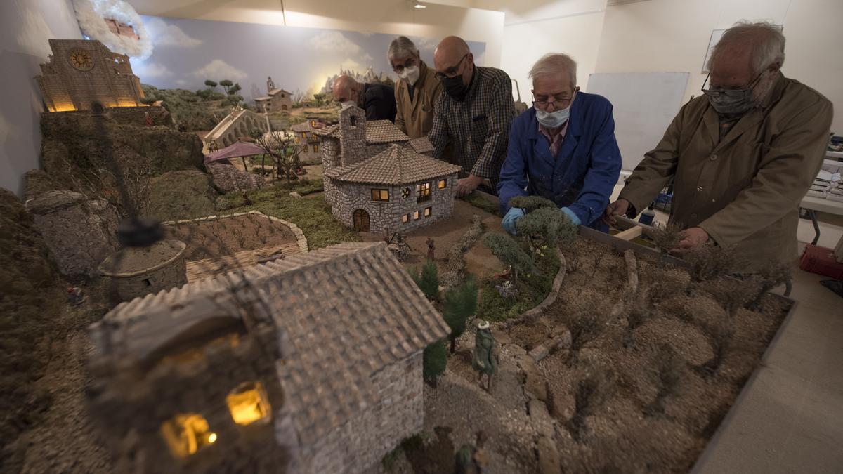 Preparació del Pessebre monumental de Manresa