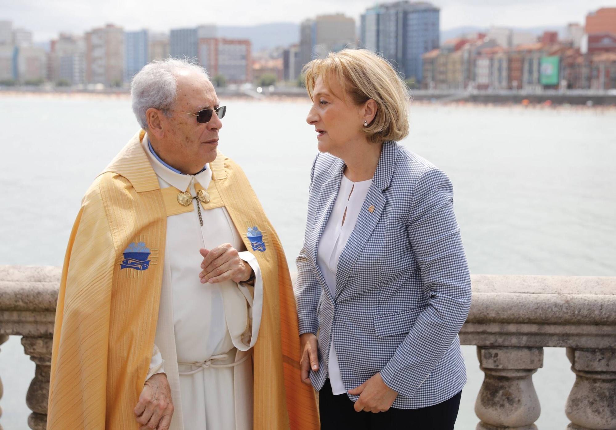 Así se vivió en Gijón la misa del Carmen con la Armada (en imágenes)