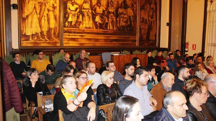 Consejo de concejales en el Ayuntamiento.