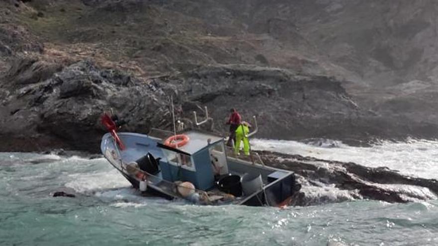 Rescaten amb helicòpter dues persones que es trobaven a un illot al Port de la Selva