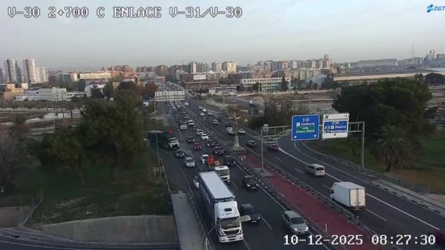 Tráfico en València: Retenciones en la Pista de Silla y V-30 en la mañana de hoy