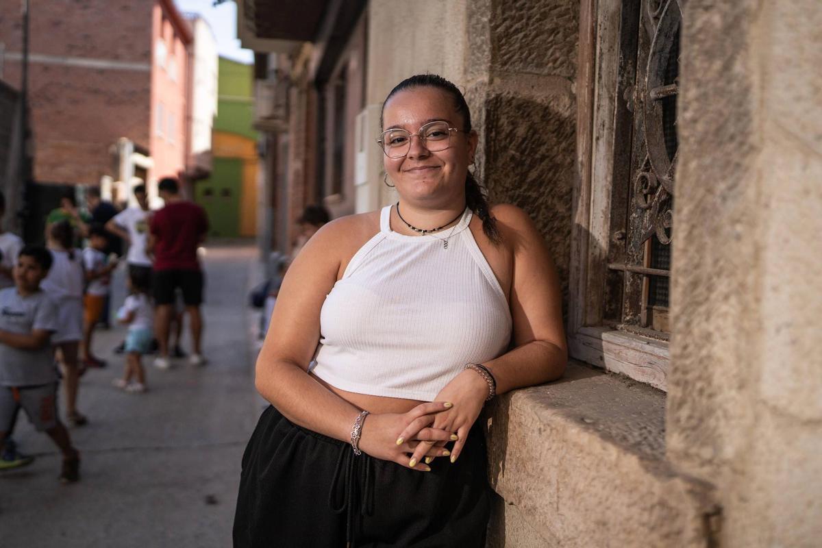 Tania Santacatalina, estudiante y monitora del casal de verano de la academia German París, en Alcarràs (Segrià).