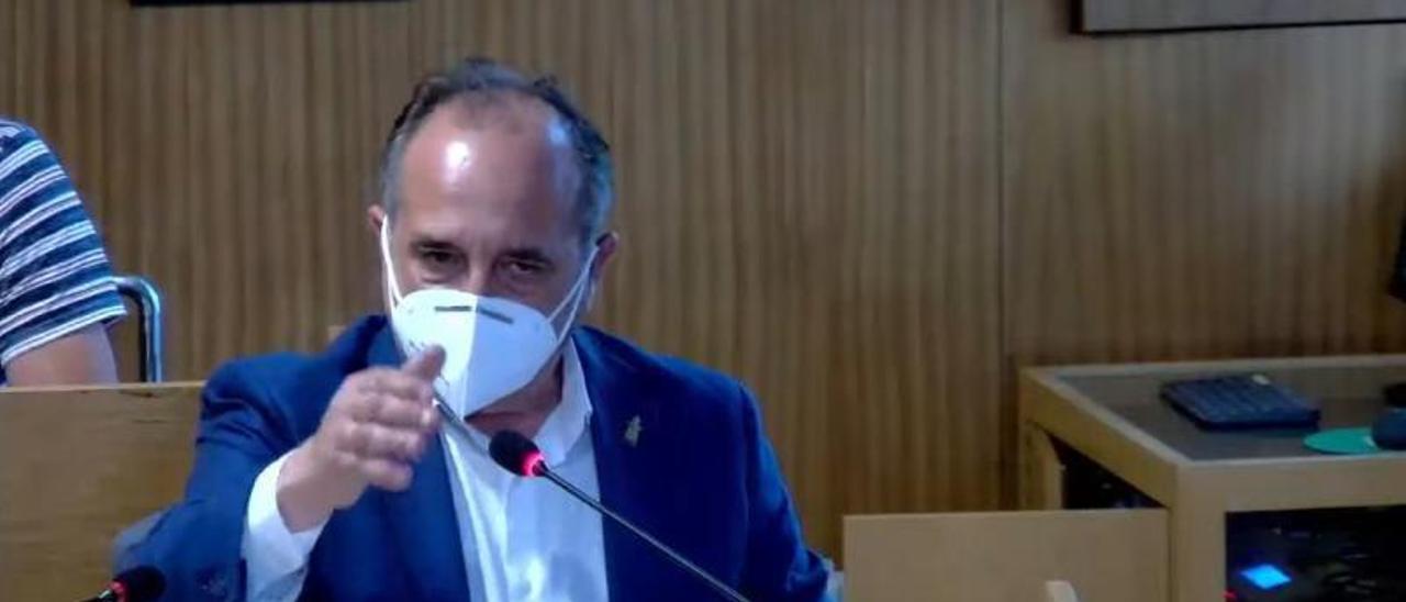 José Enrique Sotelo, ayer en el pleno, durante su intervención. |   // FDV