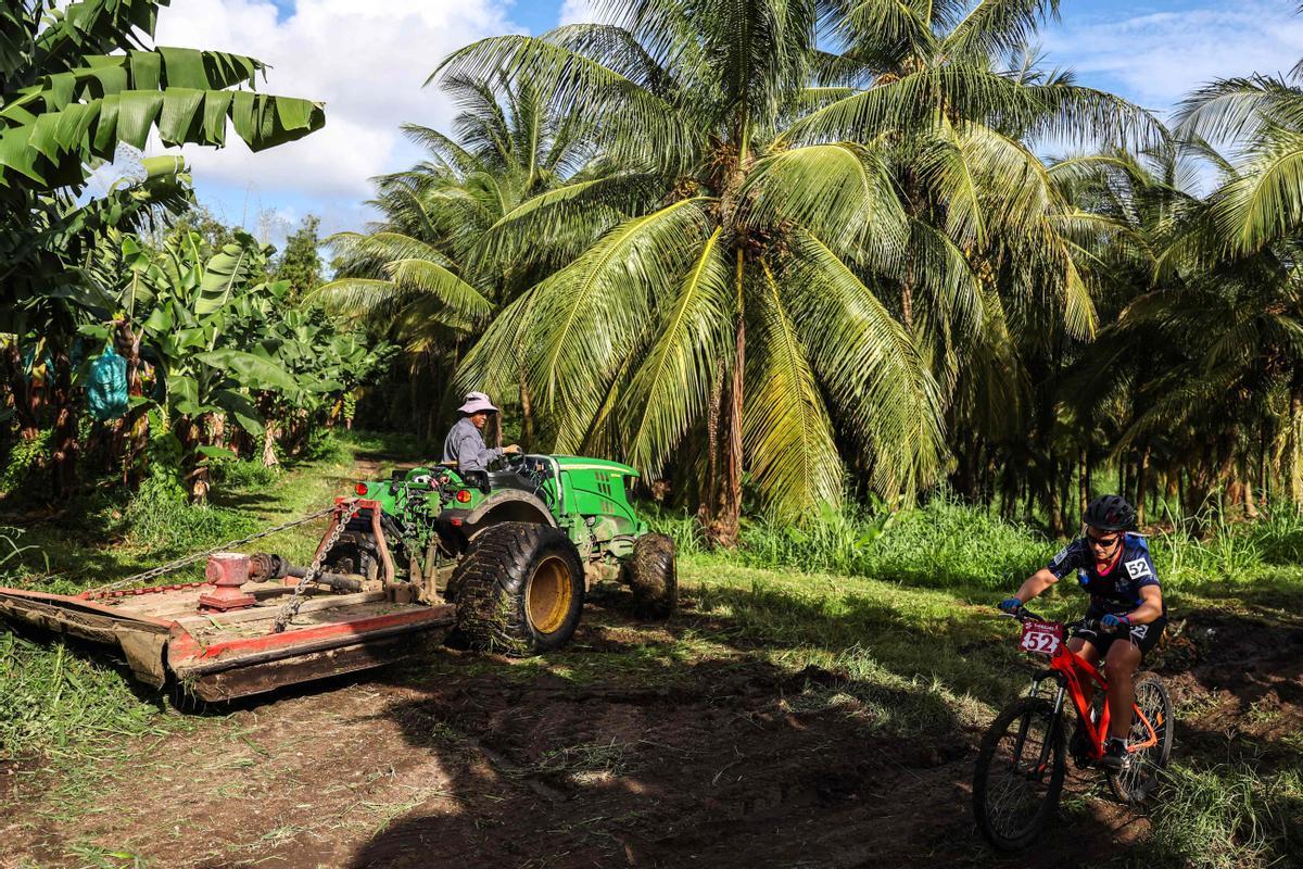 Competición multideportiva exclusivamente femenina Raid des Alizes en la isla caribeña francesa de Martinica, cada equipo representa una organización benéfica