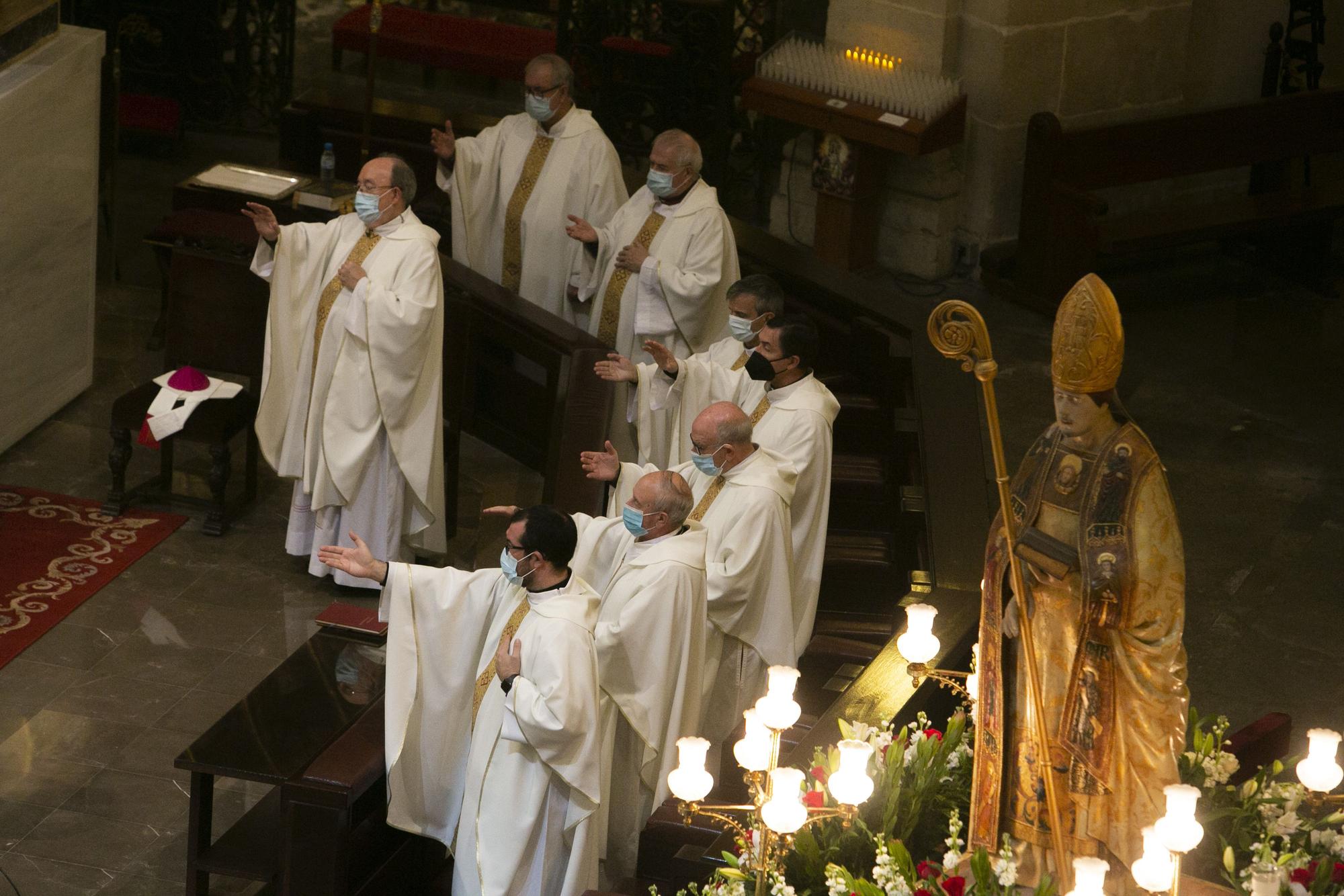 Procesión de San Nicolás y ambiente festivo en Alicante por el Día de la Constitución