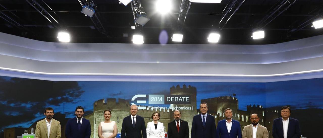 Los candidatos a la Presidencia de Aragón en una foto de familia en el debate de Aragón TV.