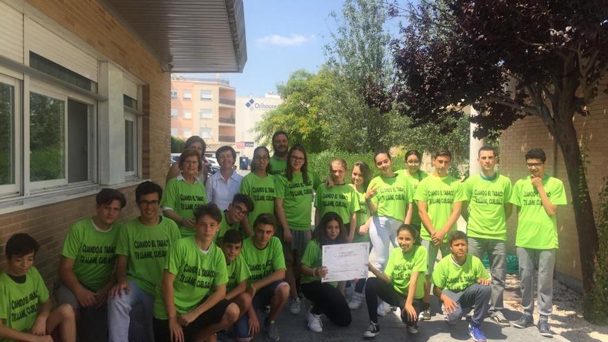 Imagen de los estudiantes ganadores del concurso.