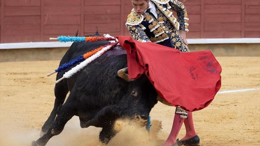 Ginés Marín abre la puerta grande