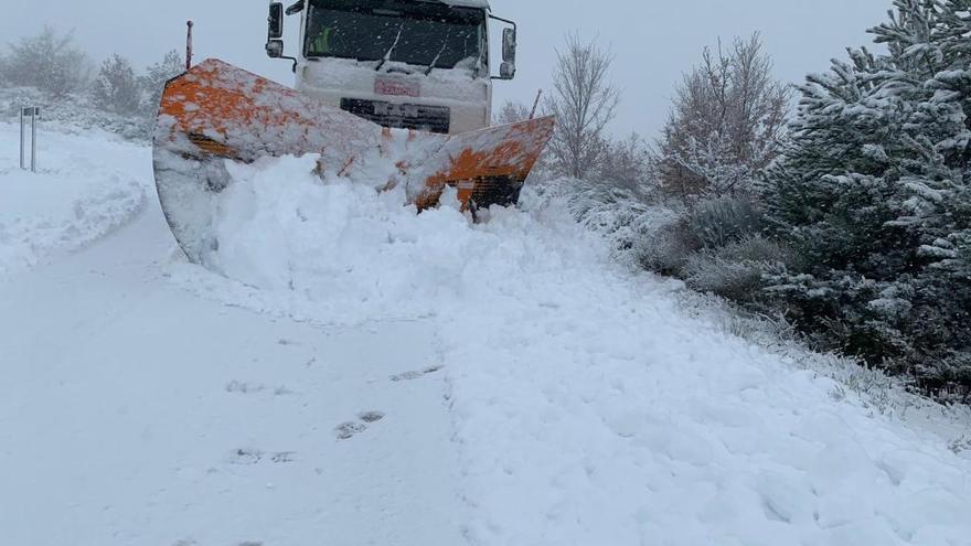 Una quitanieves en Sanabria.