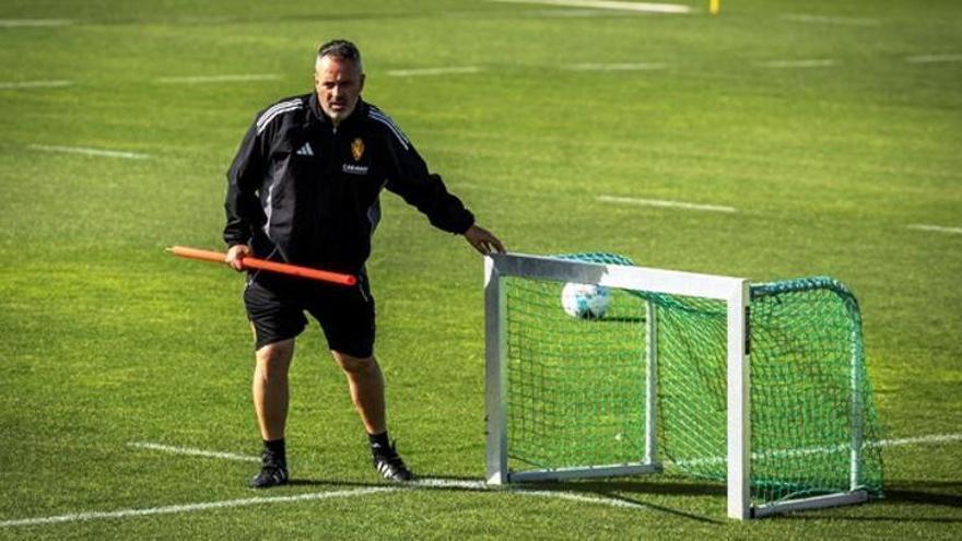 El aluvión de bajas en el Real Zaragoza, el compromiso y el anhelo de acabar a un punto de la salvación