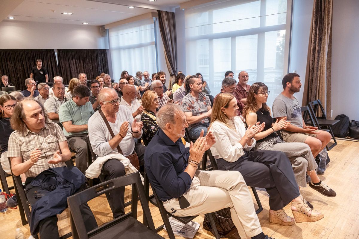 El públic va omplir la sala polivalent delKursaal per seguir el debat