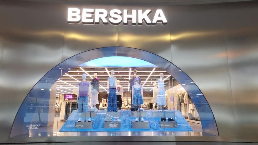 Bershka estrena en A Coruña un nuevo concepto de tienda con probadores colectivos