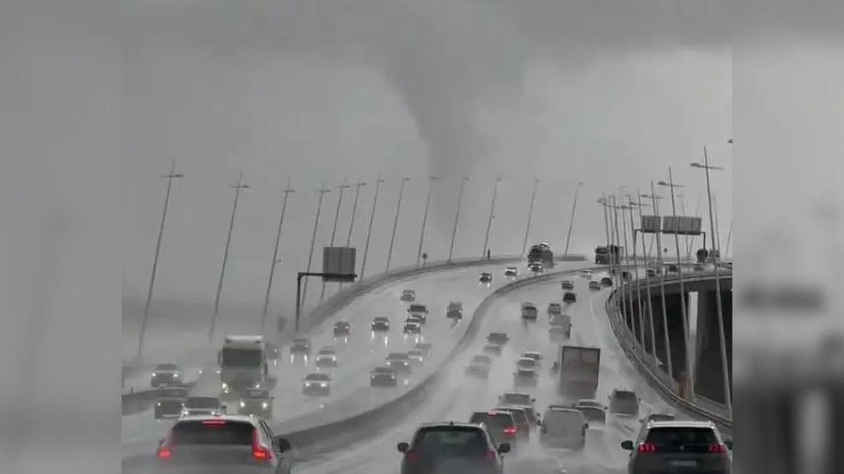 Espectacular imagen del tornado de agua cerca del puente lisboeta.