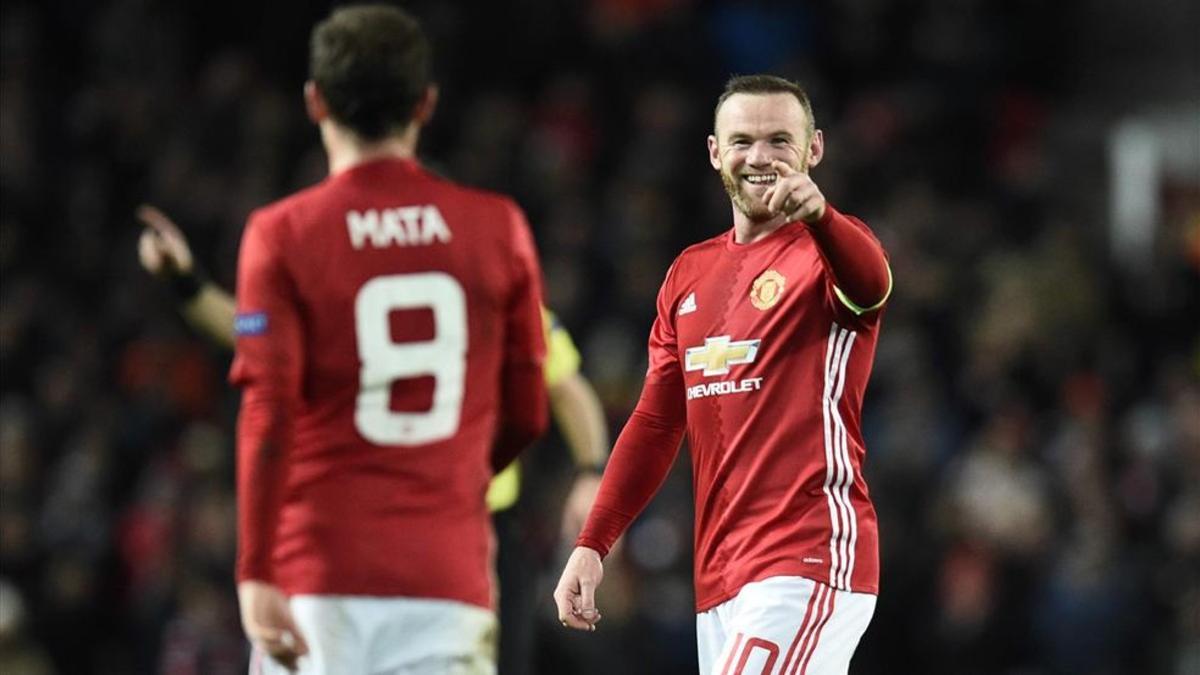 Rooney marcó y asistió a Mata en un partido completísimo
