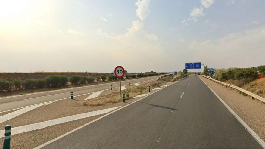 Desvío desde Benavente hacia León y Oviedo, actualmente en obras, lo que ha obligado a crear un by-pass a través de la A-52.