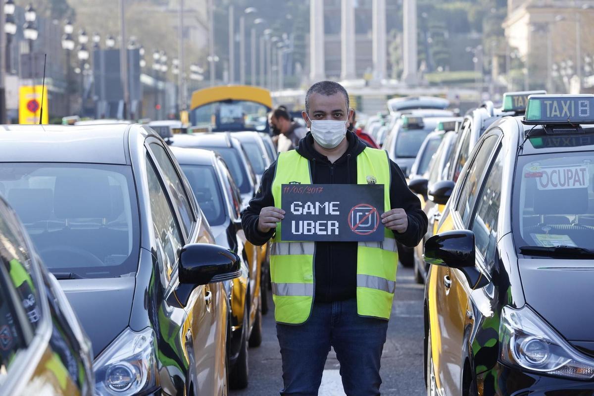 Élite Taxi recorrerà la multa per boicotejar Uber: «És un atac a la democràcia»