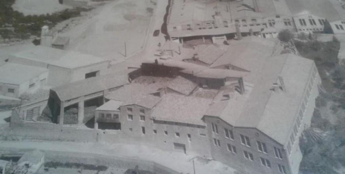 Imagen antigua de la fábrica la Campaneta de Onda.