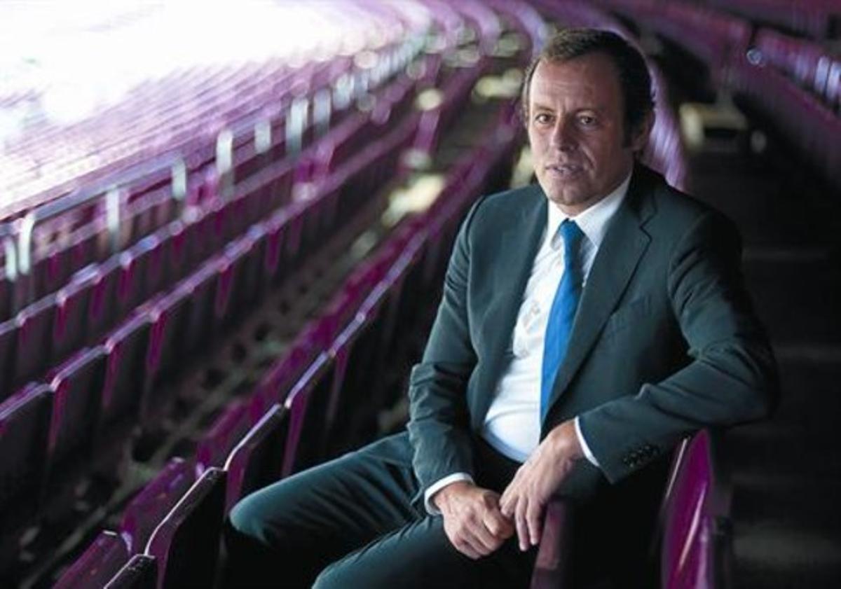 Sandro Rosell, a la tribuna del Camp Nou, presumeix de tenir Àger com a poble. Sandro Rosell, a la tribuna del Camp Nou, presumeix de tenir Àger com a poble.