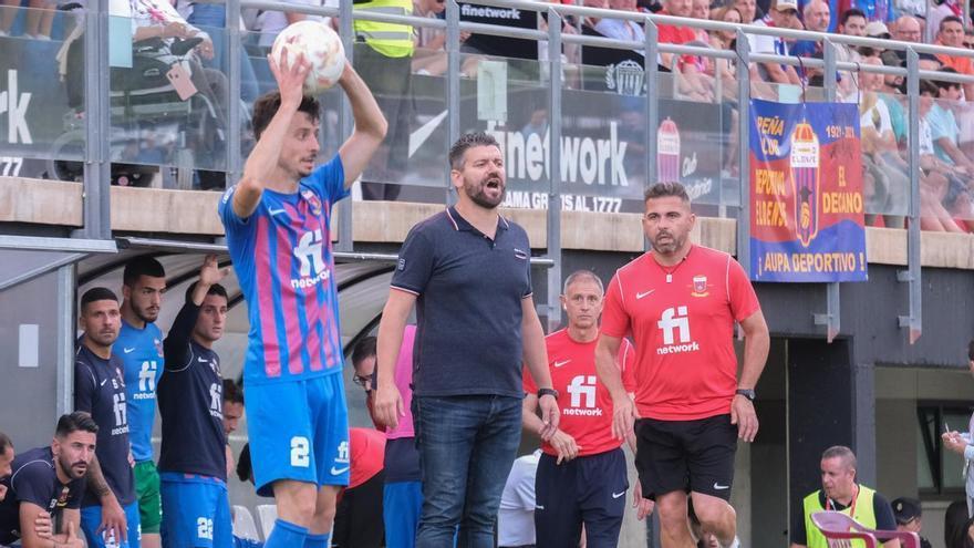 El entrenador del Eldense no teme al Castilla: &quot;Competiremos sin excusas&quot;