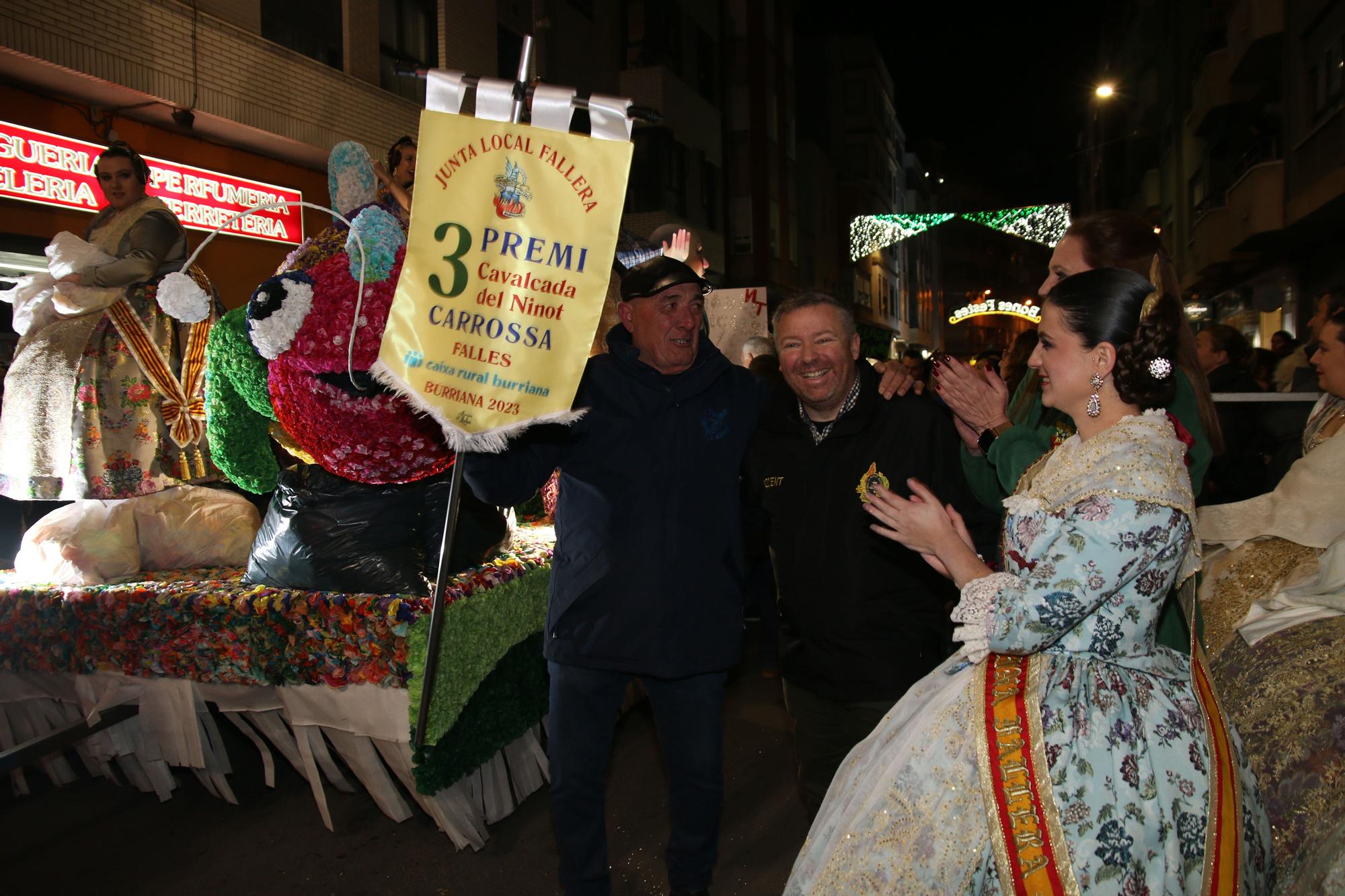 FOTOGALERÍA I La cabalgata del Ninot de Burriana, en imágenes