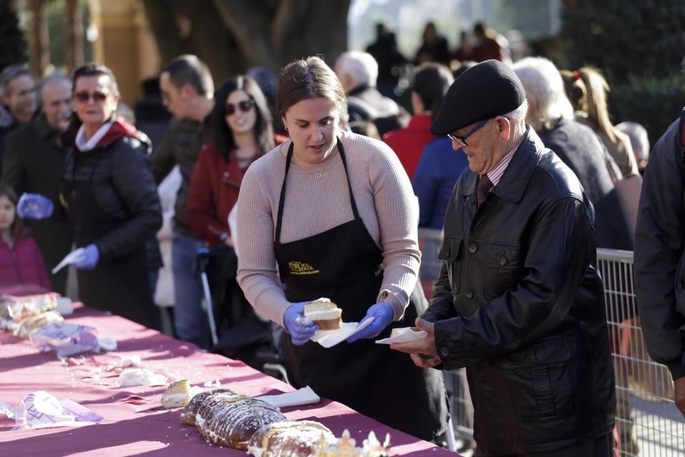 Los Reyes Magos llegan a Murcia repartiendo Roscón