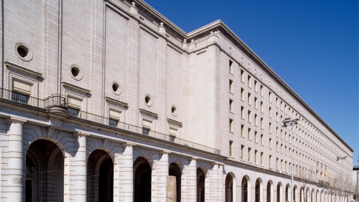Fachada de Nuevos Ministerios, el edificio que hizo las veces del Banco de España en las últimas temporadas de La Casa de Papel.