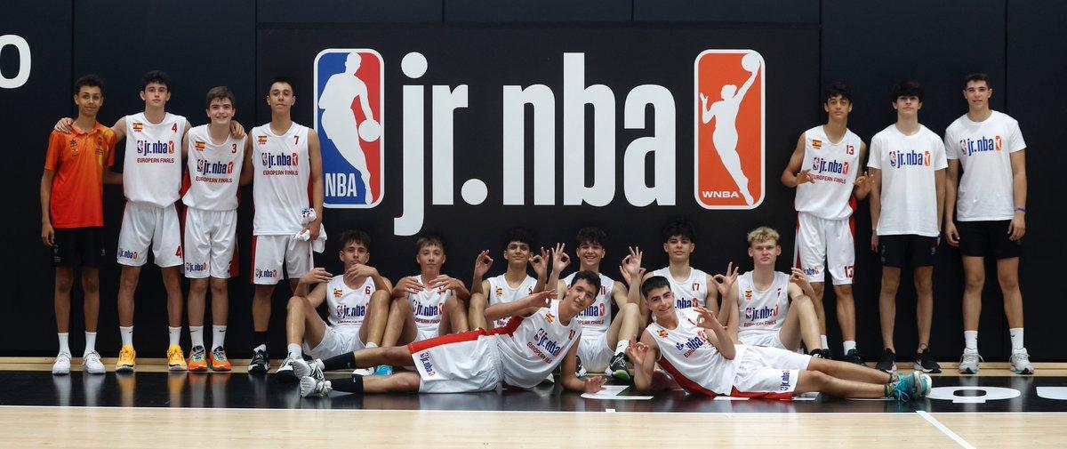 Los cadetes del Valencia BC que representan a España estos días en la Jr. NBA que se disputa en L'ALqueria del Basket