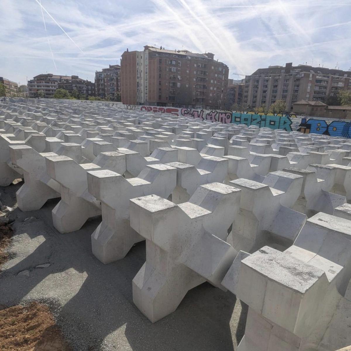 L’innovador dic submarí de Port Fòrum reposa en un solar de la Sagrera