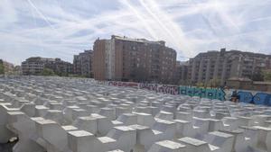 L’innovador dic submarí de Port Fòrum reposa en un solar de la Sagrera