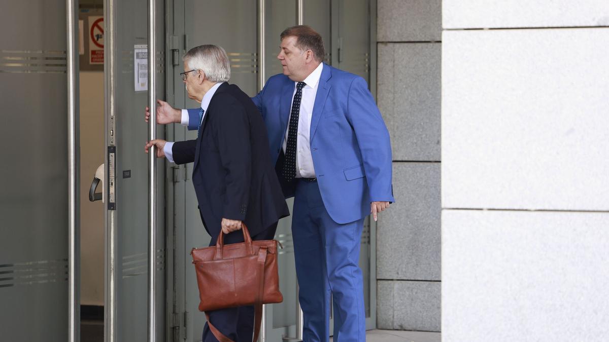 El exjefe de gabinete de Pedro Sánchez acude a la Audiencia Nacional para presenciar el clonado del móvil que le intervino la UCO en el caso Leire Díez